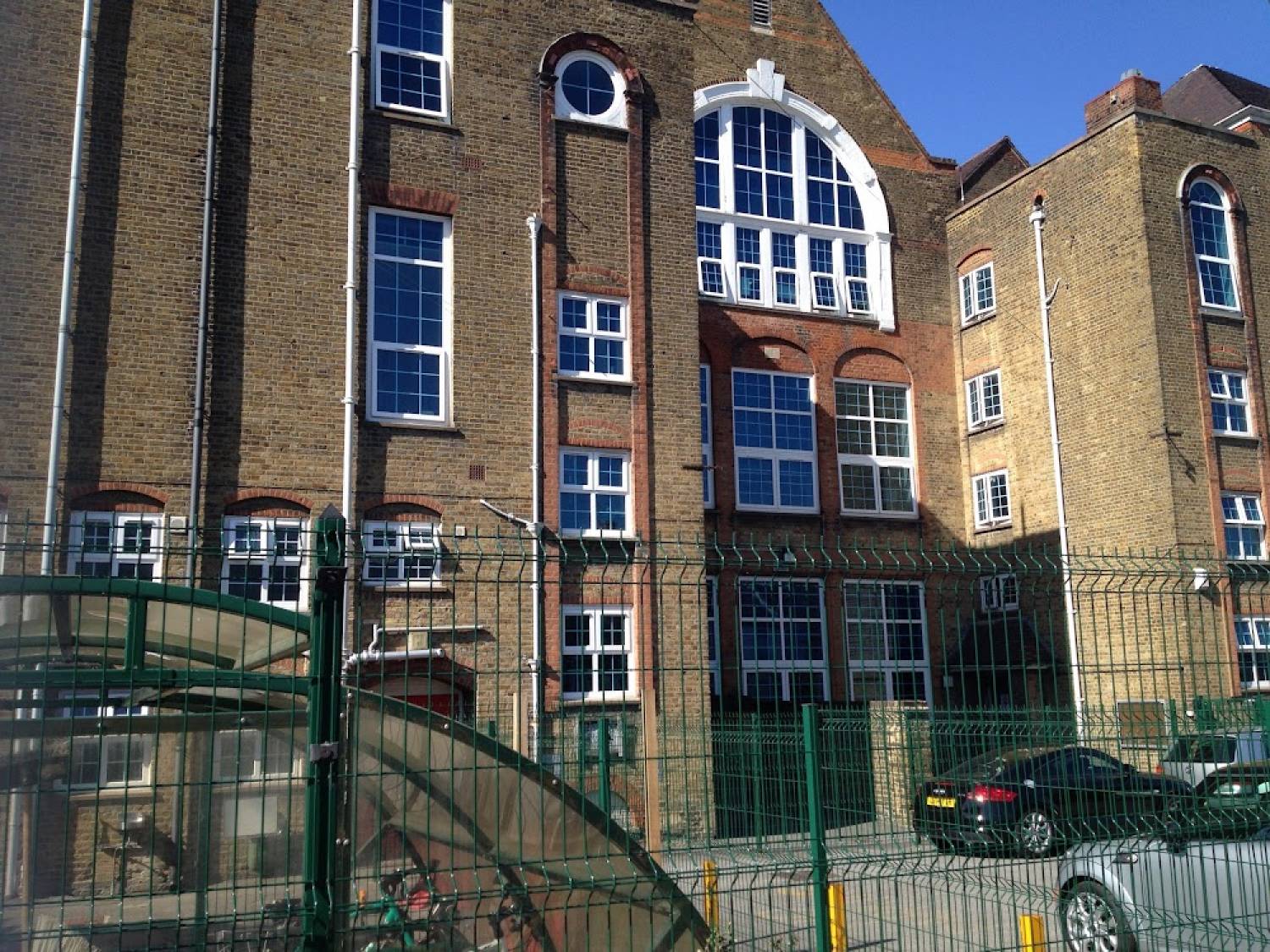 Начальная школа 44. Дагенхэмская школа Лондон. Хальвейская школа в Лондоне. Частная школа в Лондоне. Вестминстерская школа в Лондоне общежитие.