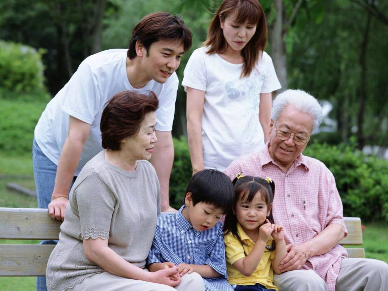 Китайская семья. Японская семья. Семья в Китае. Семья китайцев. Японские пожилые мамы