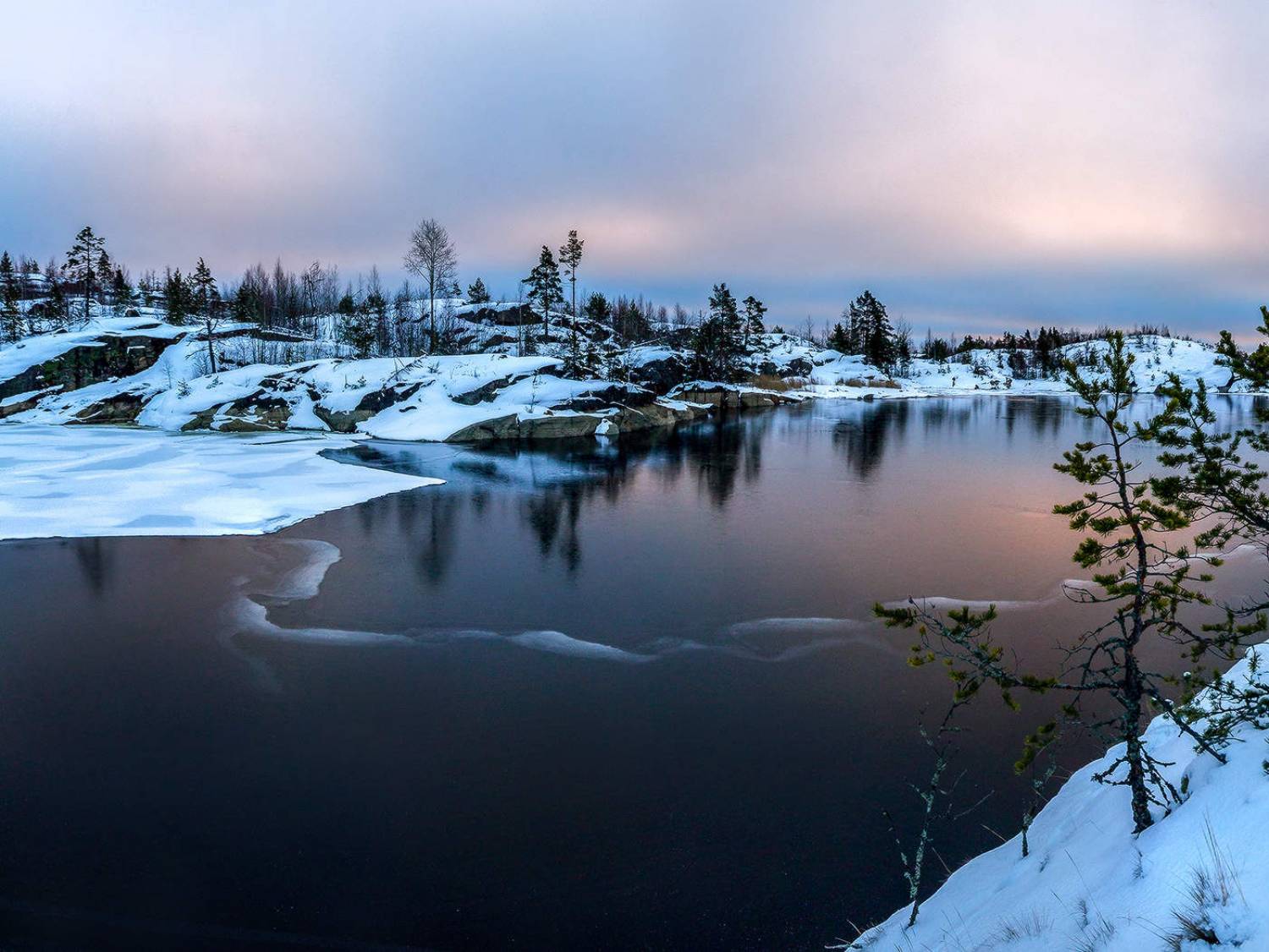 Солнечный сортавала. Карелия зимой Ладожское озеро. Ладога Карелия шхеры зима. Шхеры Ладожского озера зимой. Онежское озеро зимой.