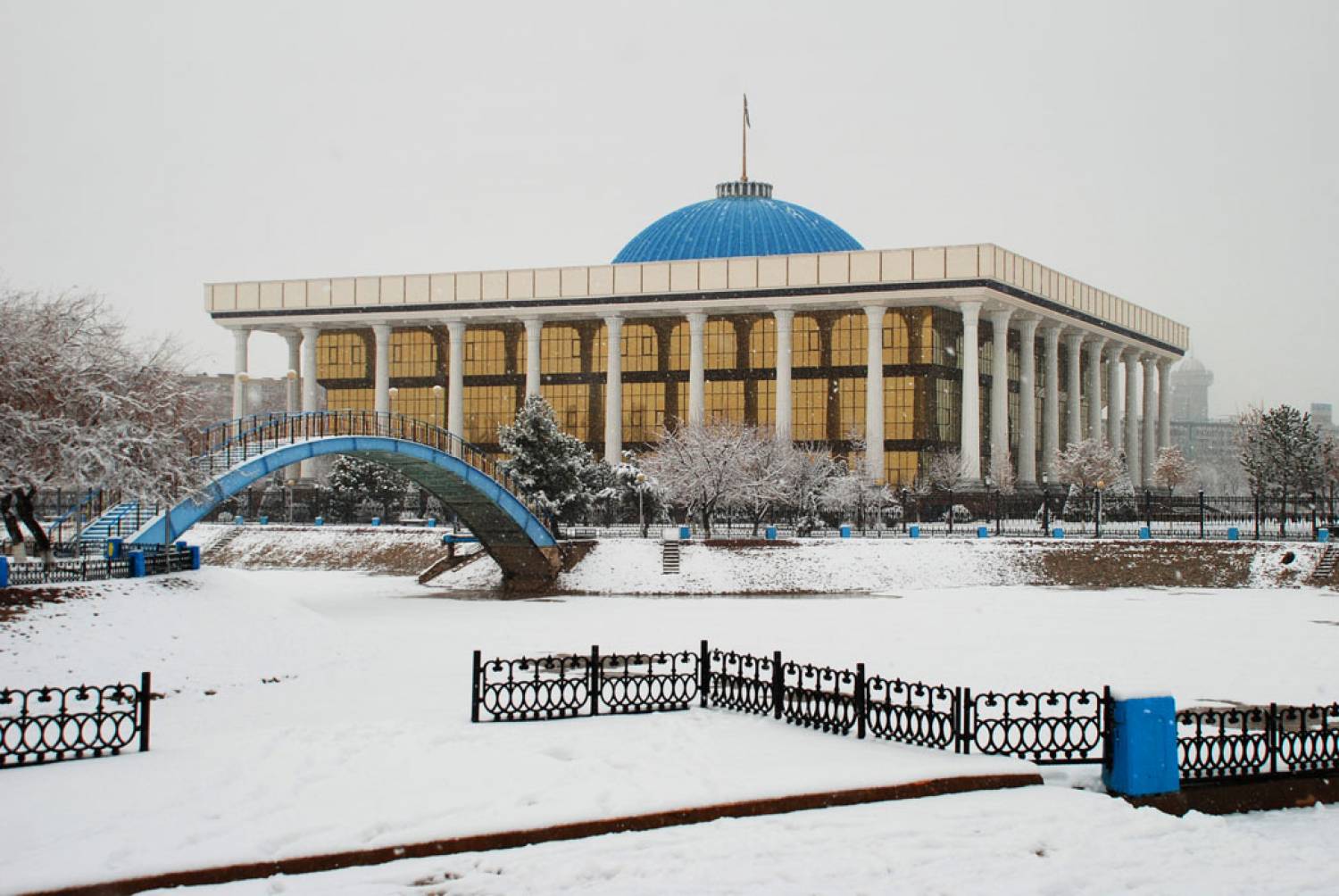 Ташкент январь. Узбекистан Ташкент зимой. Tashkent City Ташкент зима. Зима в Ташкенте. Зима в Ташкенте 2022.