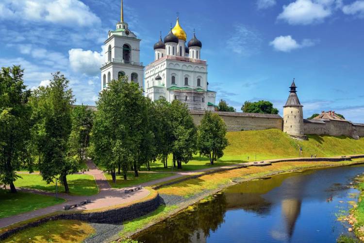 Школьные туры по России. Псков-Печоры-Пушкинские горы детям