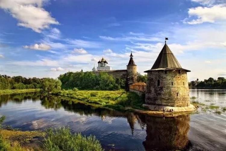 Школьные туры по России. Псков-Печоры-Пушкинские горы детям